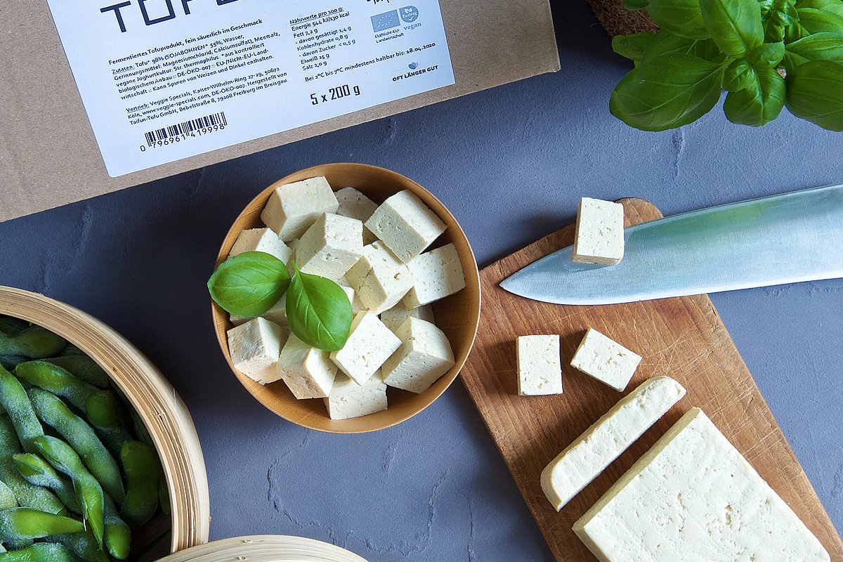 Tofu in einem Karton mit der Aufschrift Tofou Mama