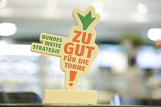 Die Trophäe des Zu gut für die Tonne - Bundespreises