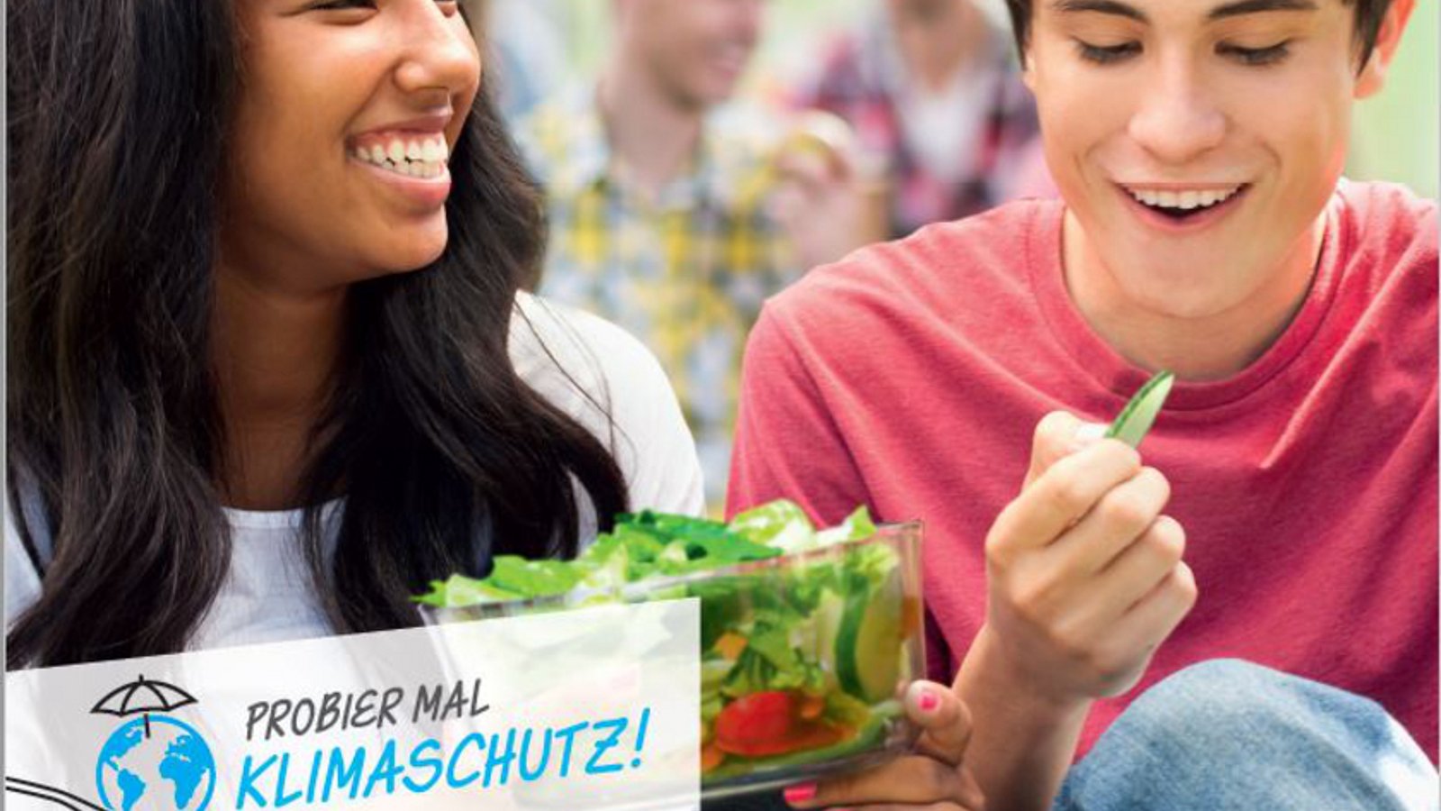 Werbung der Verbraucherzentrale Nordrhein-Westfalen: Teenager essen Salat.